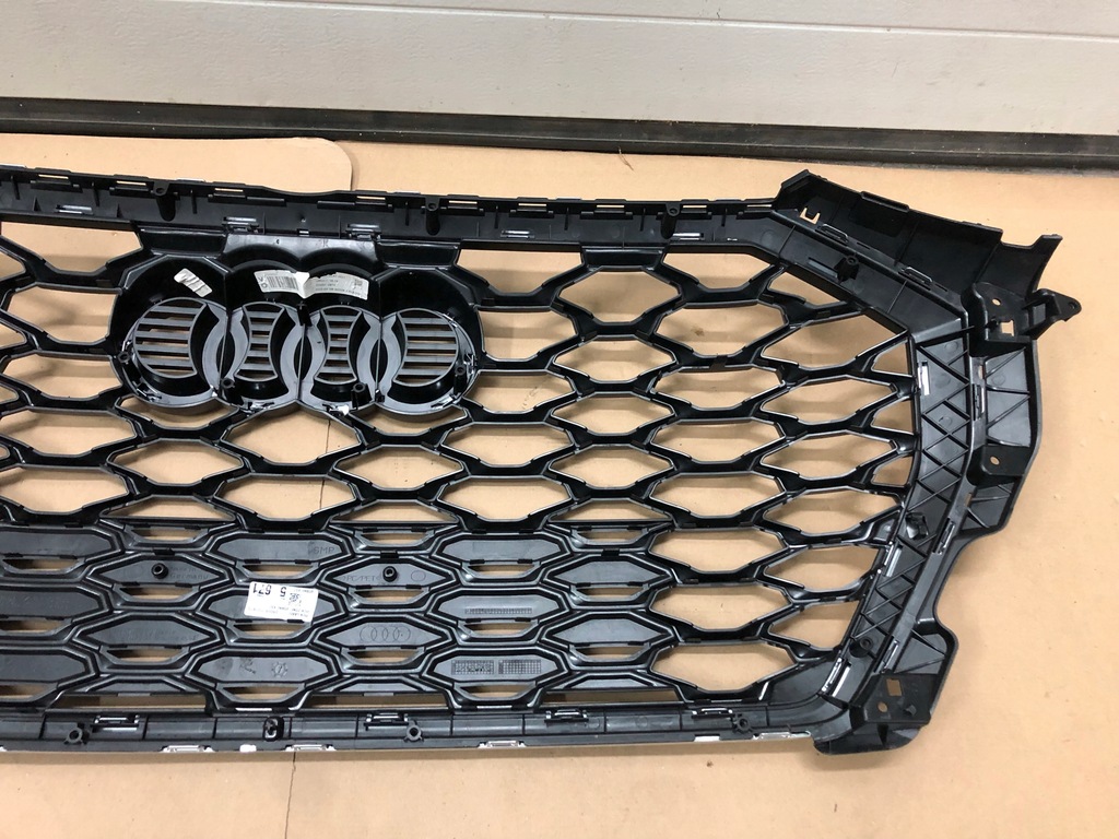 фото №10, Решітка радіатора audi q3 sline решітка радіатора audi q3 83a 83f853651 решітка радіатора бампера audi q3 83a