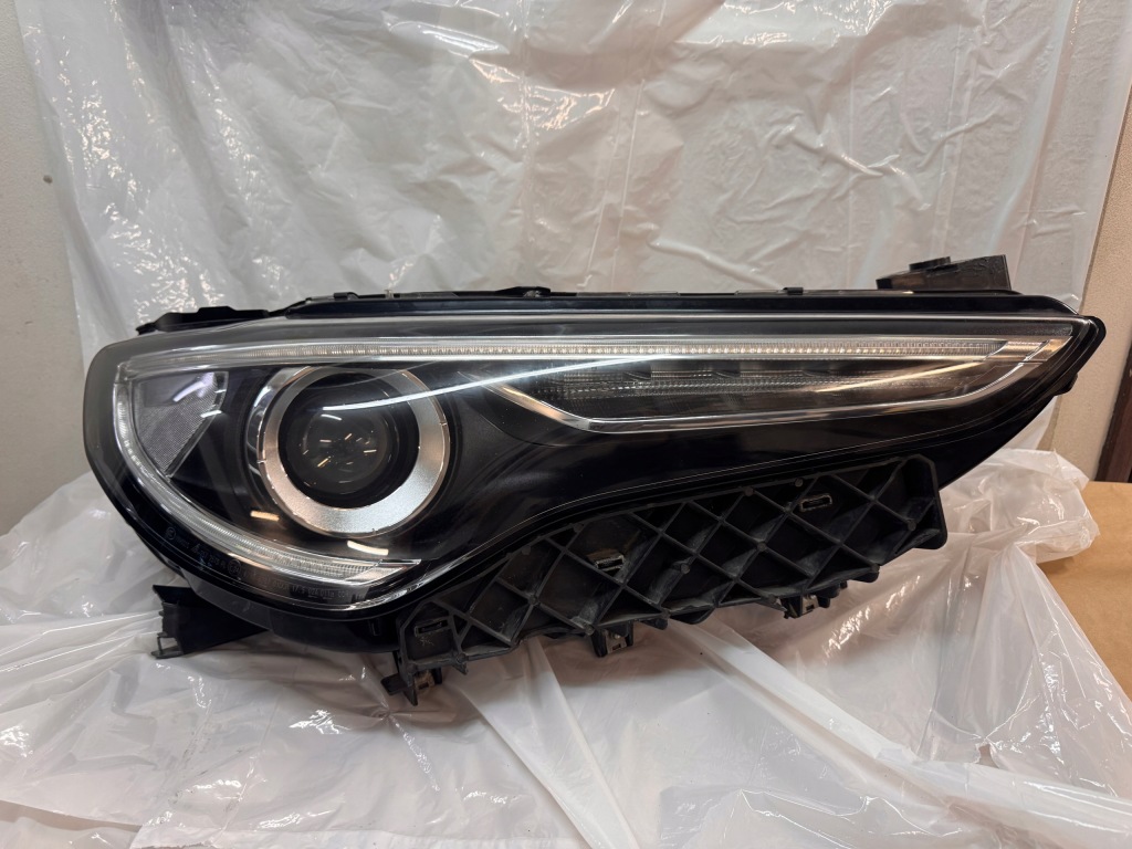 Купить Лампа передняя правая alfa romeo stelvio 50552984