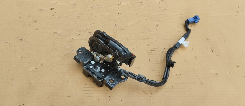 фото №1, Замок кришки багажника lexus ct200h ct 200h 11r-