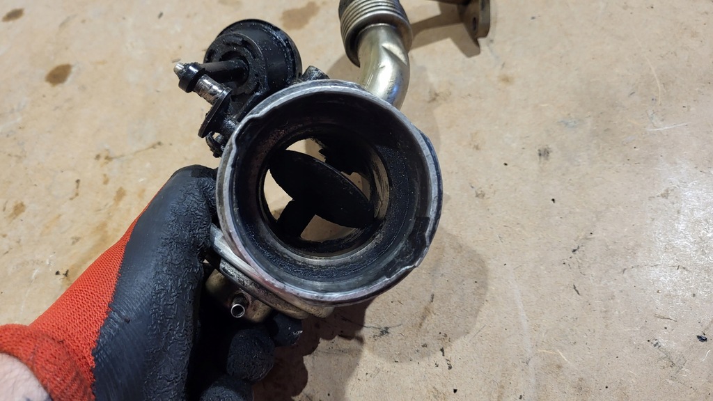 фото №3, Дроссельная заслонка vw passat 1,9tdi 038129637l