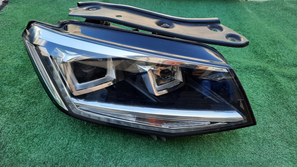 фото №1, Vw caddy 2k1 bi-xenon+ led лампа передняя