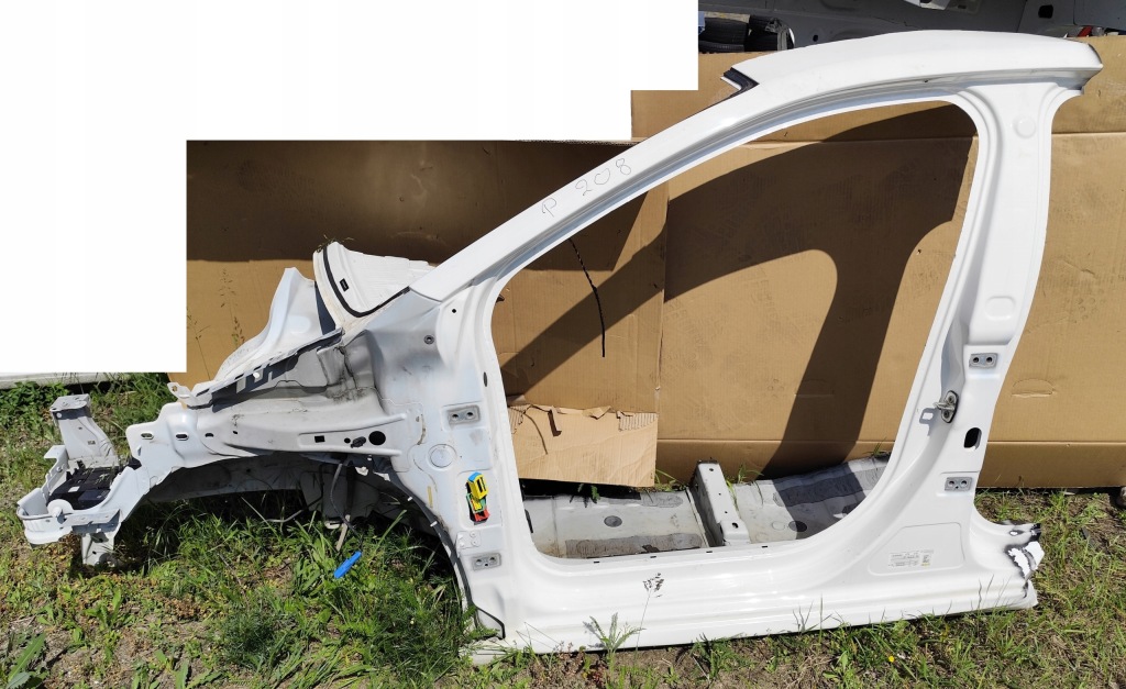 Купити Peugeot 208 5d чверть перед ліва блок двигуна поріг