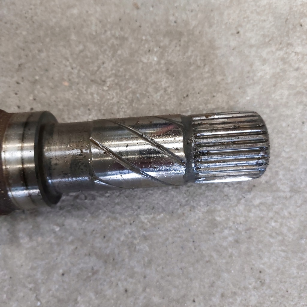 Volvo v40 2 2,0d 2014 привідний вал права довга p31325962 Доставка