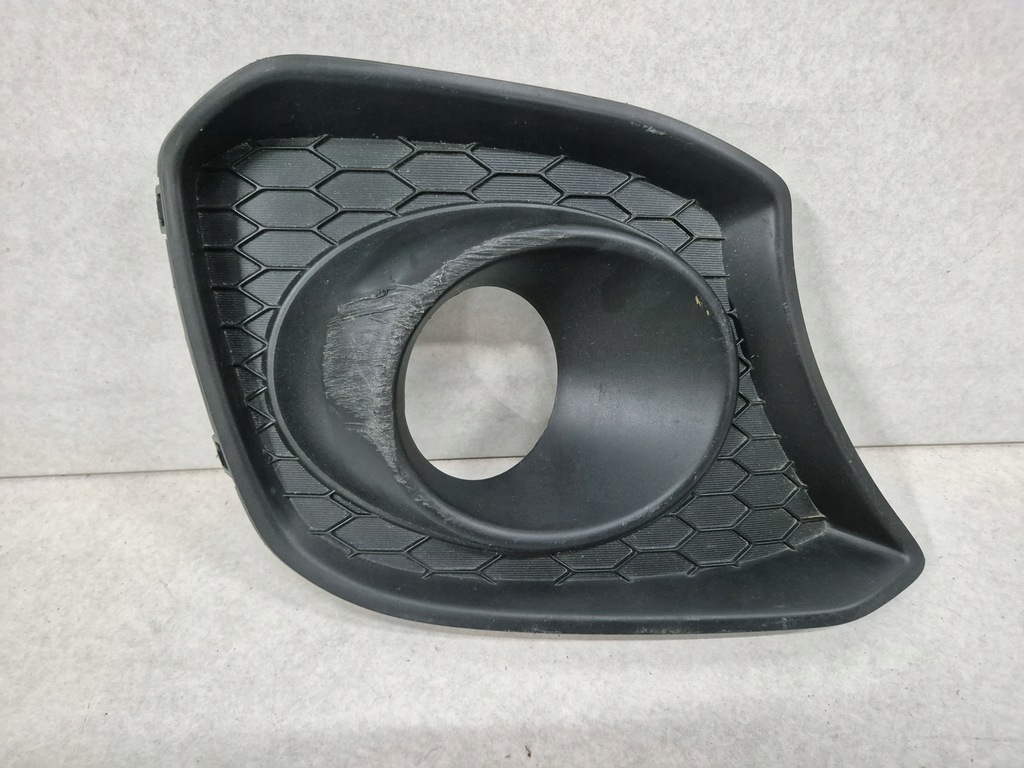 фото №1, Suzuki swift sport 2018- 18 решётка рамка противотуманной фары