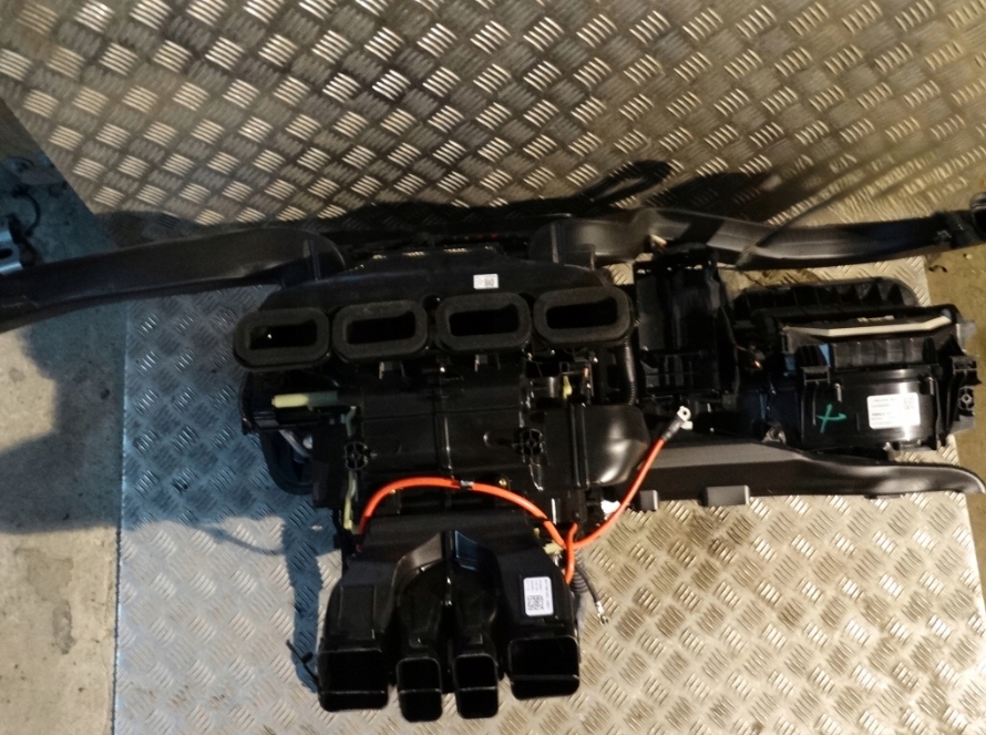 фото №1, Idealna kpl. обігрівач mercedes w167 1