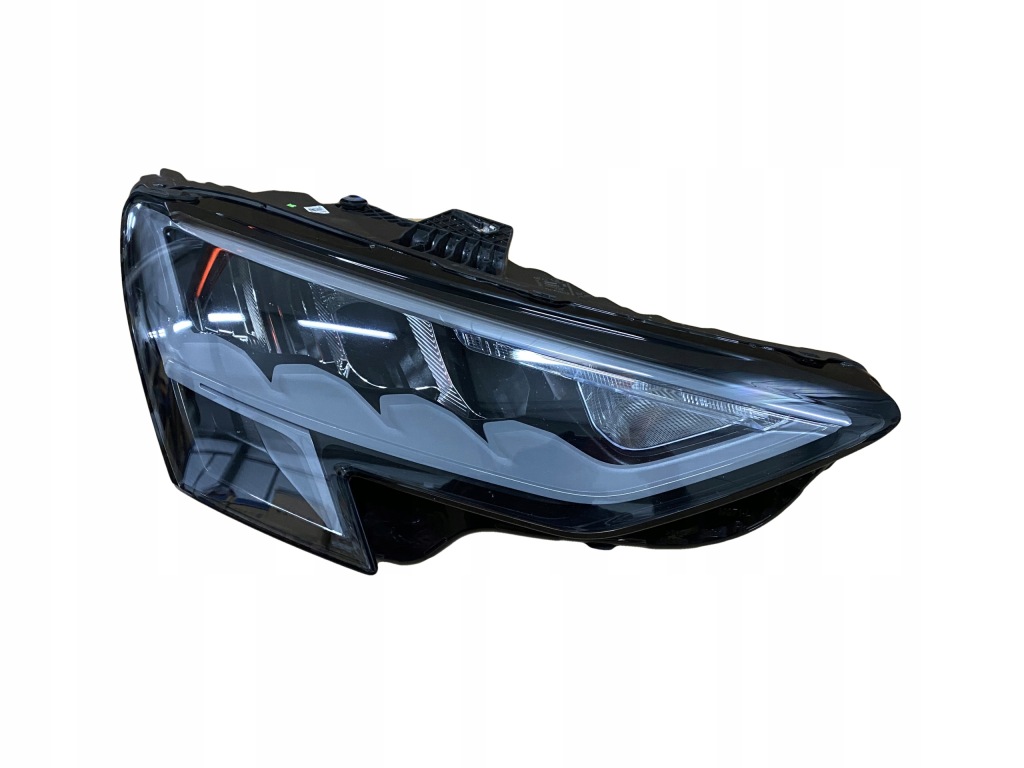 фото №1, Audi a3 8y лампа правая led 8y0941012