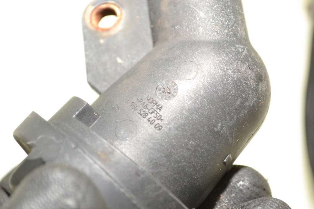 Шланг заливной масла mercedes actros mp4 a9605284009 Оригинал