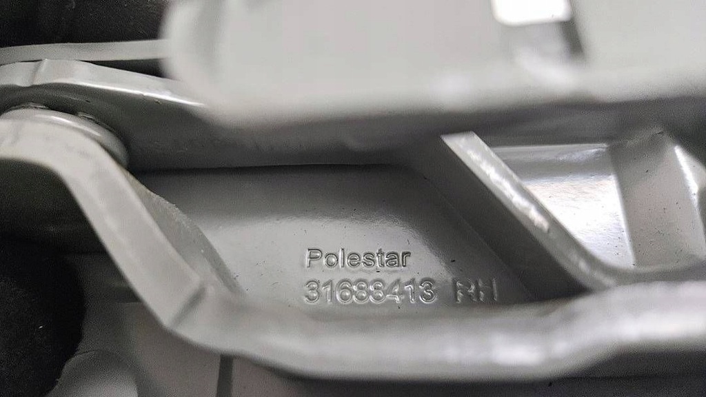 фото №9, Polestar 2 31688413 петля капот перед сторона правая
