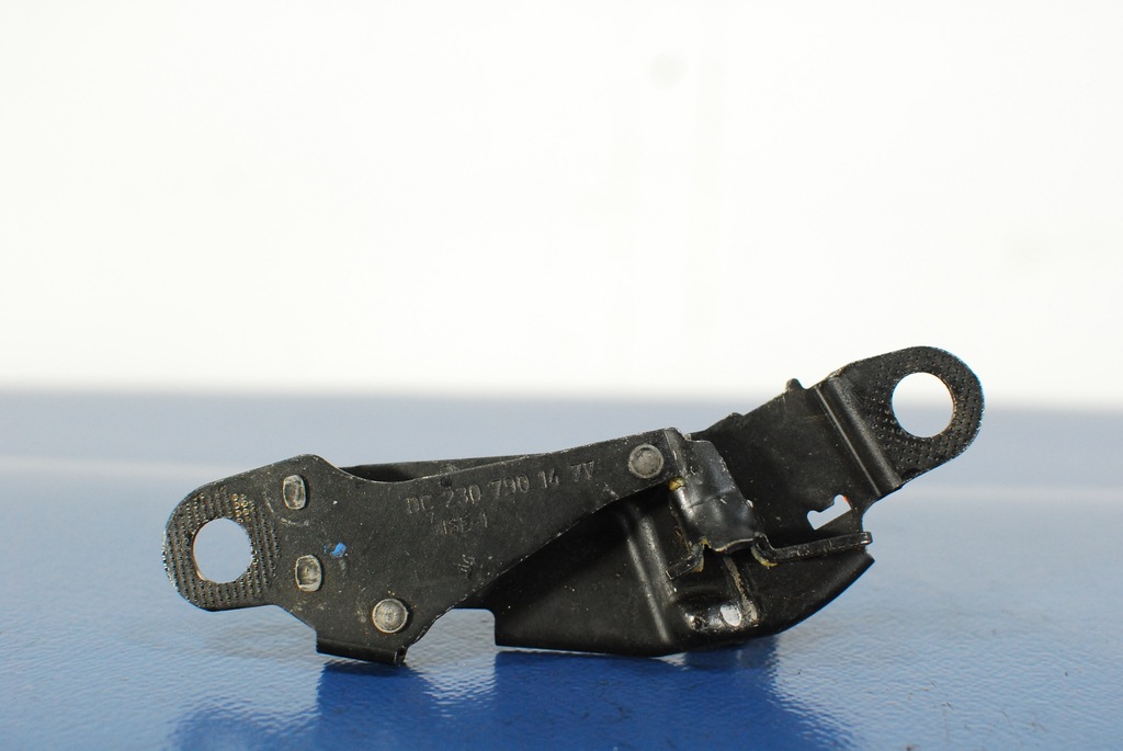 фото №1, Mercedes slk r171 замок крыша правый 2307901477