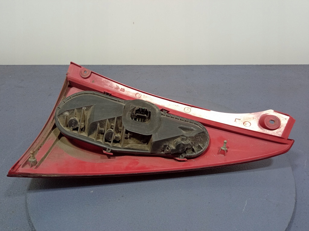 фото №10, Peugeot 107 05- лампа задняя левая задняя 81560-0h040