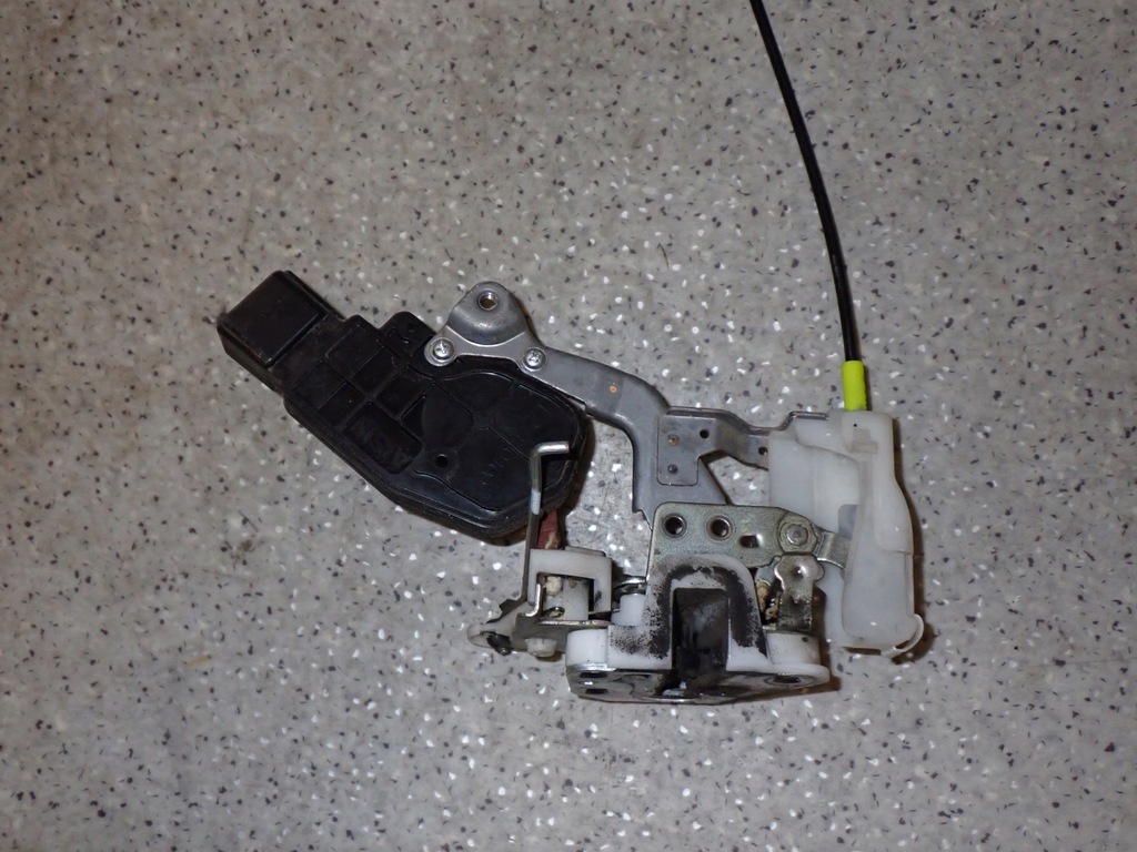 фото №4, Toyota aygo 05-12 замок передний правый привод