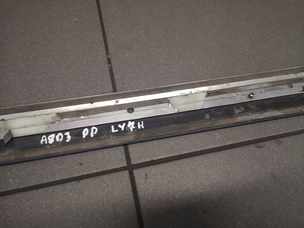 фото №13, Молдинг дверь средняя правый перед audi a8 d3 ly7h