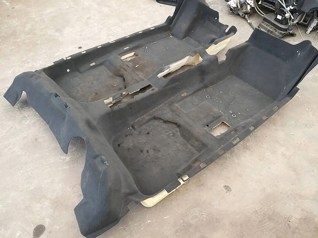 фото №1, Audi a1 8x обшивка пол обивка 3 дверь