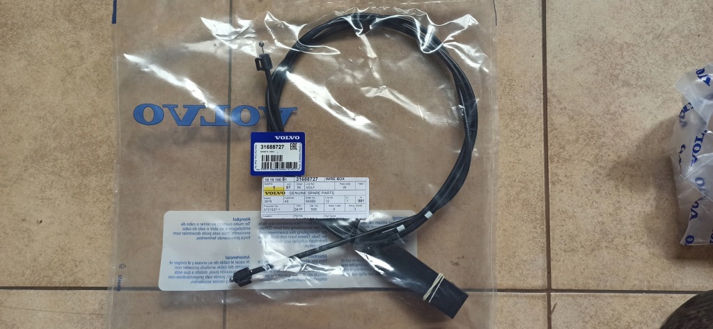 фото №1, Volvo xc60 ii трос капот замка 31688727