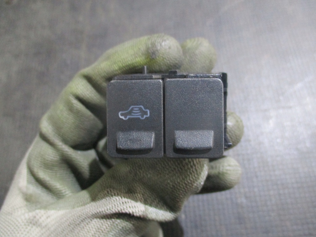 фото №1, Кнопка сигналізація volvo v50 07-12 30740285