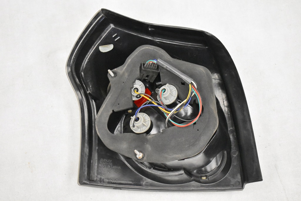 фото №2, Toyota corolla e12 hb лампа правая задняя tcl01tb