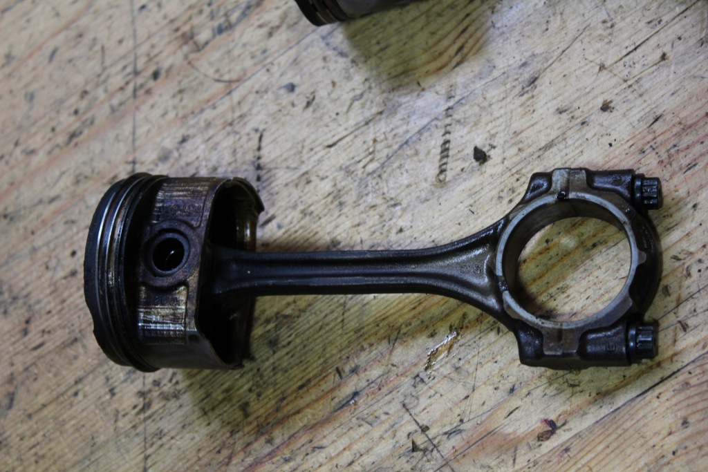 Купити Yaris ii 1.0 1kr шатун поршень комплект