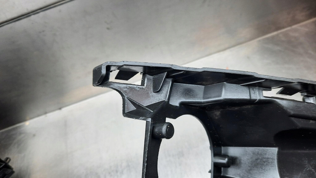 фото №9, Кронштейн направляющая противотуманной фары правый 31407961 volvo xc40