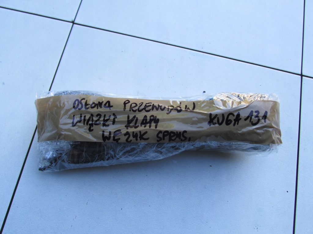 фото №3, Защита трубопровод проводка крышки багажника kuga mk1 2008-2012 rok