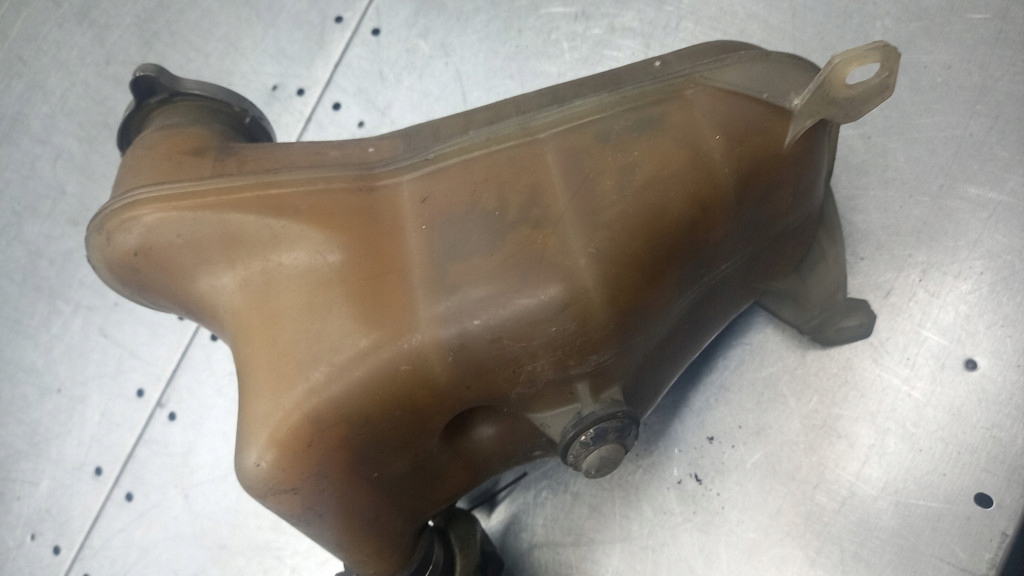 Бачок жидкость охлаждающей mercedes benz e-klasa w124t 84-89r 124500064 Недорого