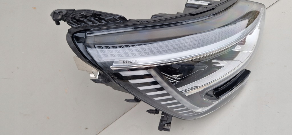Фара перед правый  renault megane iv 4 рестайлинг  full led 260106798r Цена