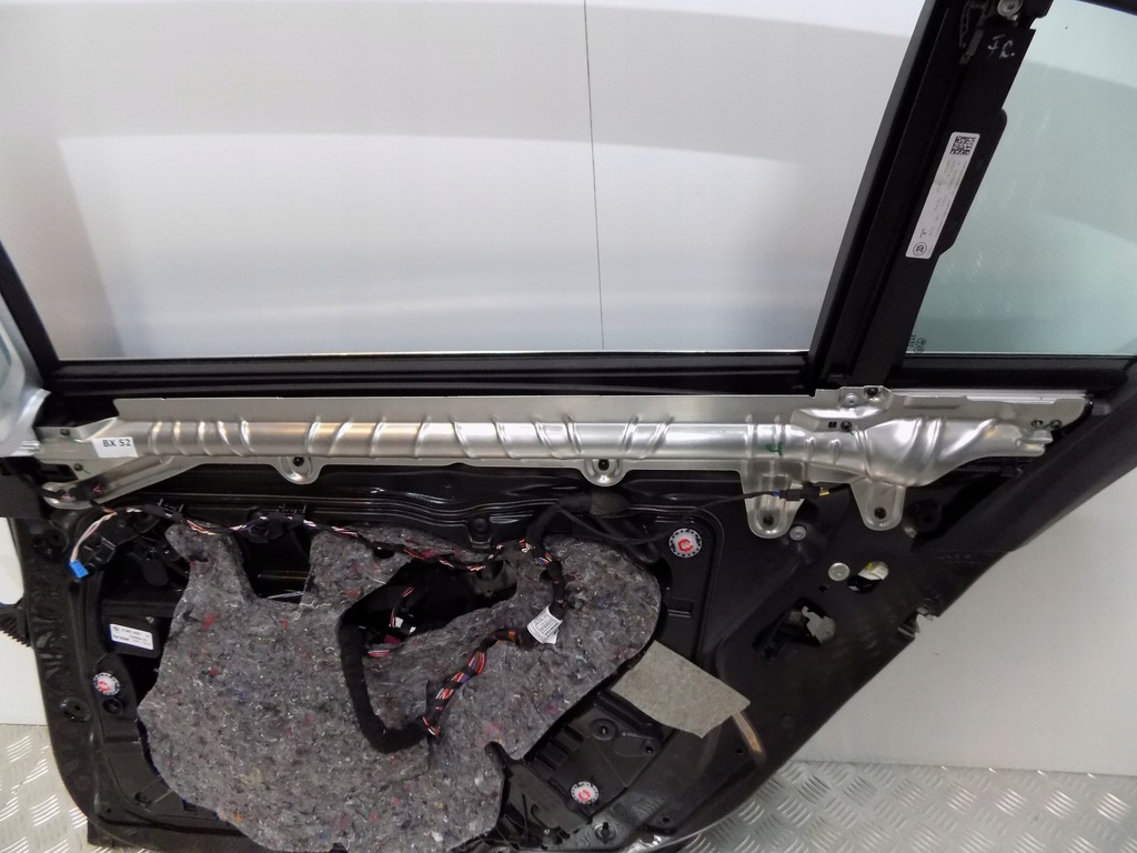 фото №8, Bmw 7 g12 дверь правое задние задняя led шторка 475