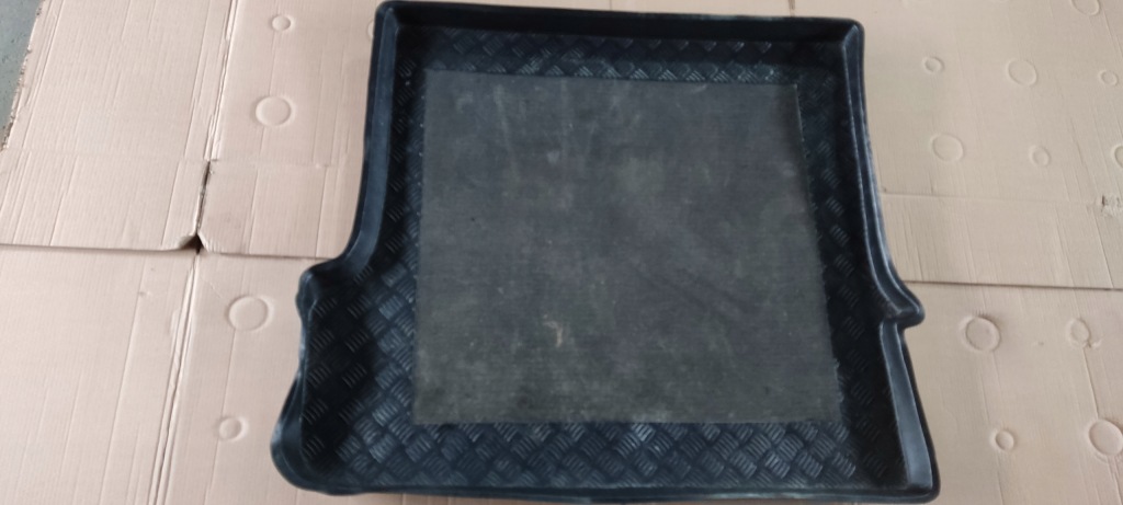 фото №1, Bmw x3 e83 гумовий елемент обшивка багажника