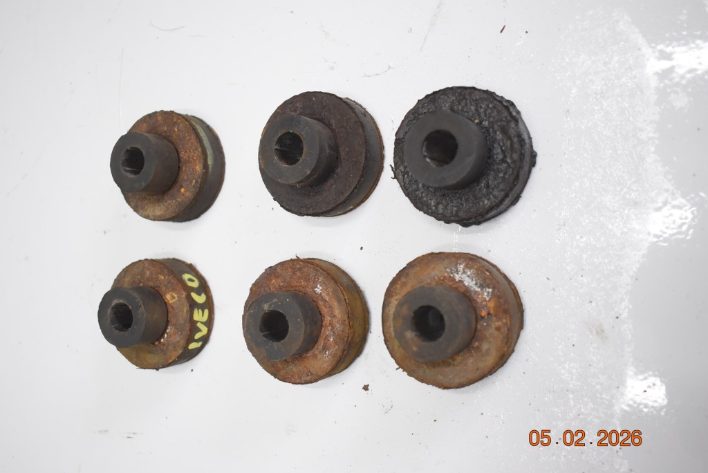 фото №1, Iveco daily vi 14- 2.3 hpi e6 кронштейн подушка радіатора