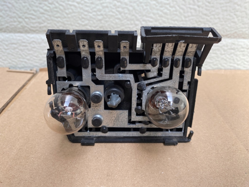 фото №1, Audi a8 d2 вкладиш лампи правий задня 29632201