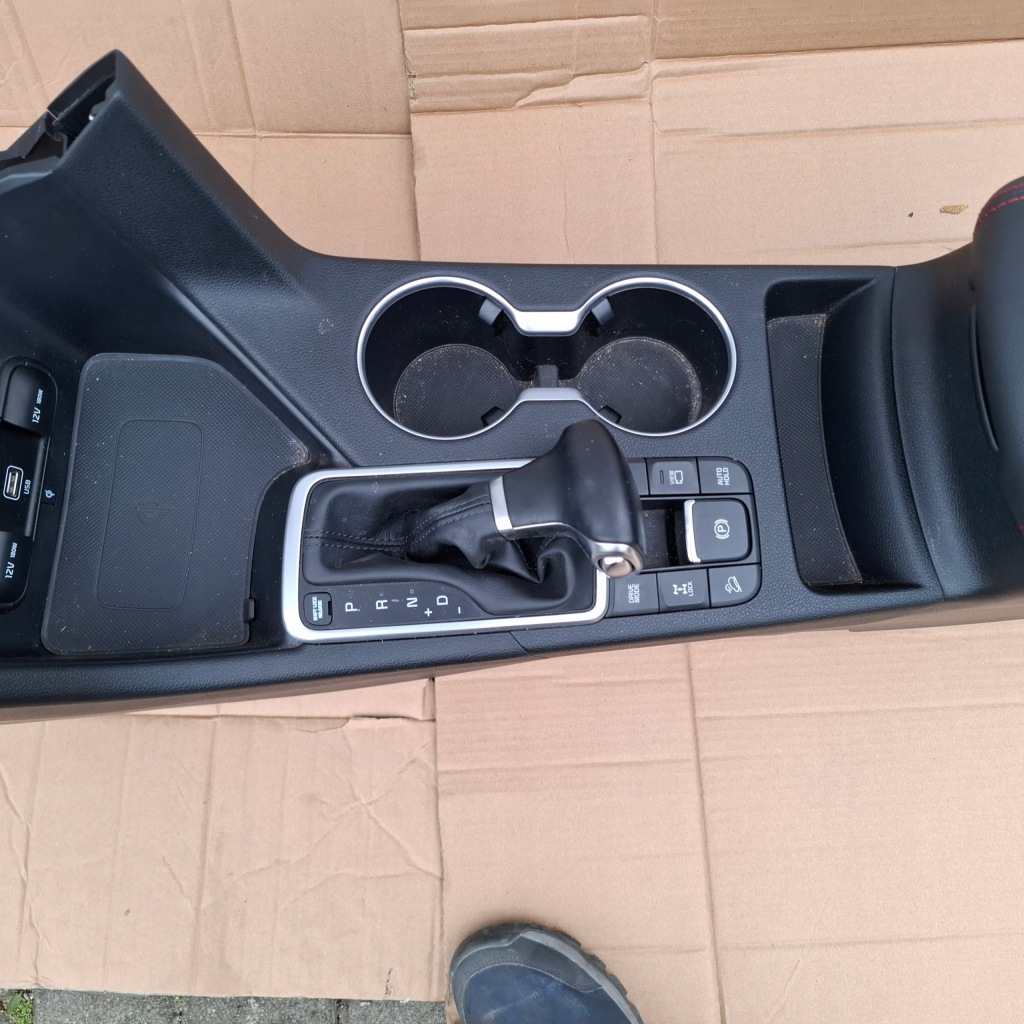 фото №10, Kia sportage iv 4 lift 18-21 тунель середній панель czerwona nic зарядний пристрій