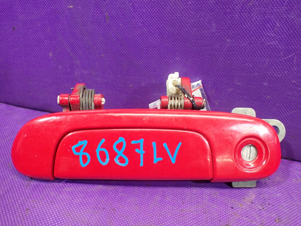 фото №1, Mazda premacy 01-05 lift ручка перед ліва вкладка a3e