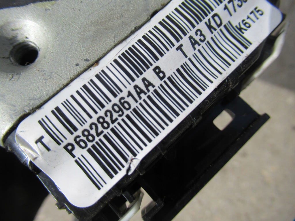 фото №3, Jeep wrangler jl sahara 4d 2018 r. замок дверь левый задняя p68202961aa