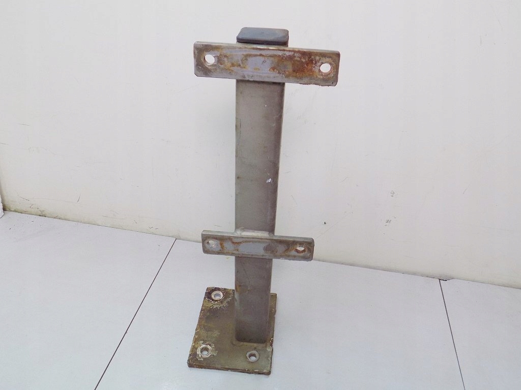 Iveco eurotech 440km 01r кронштейн правое задний Оригинал