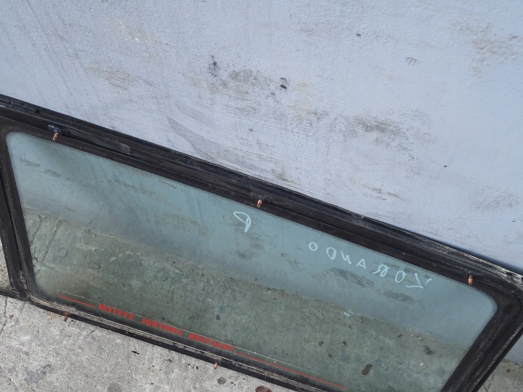 фото №4, Ssangyong korando скло кузовна правий задня 3d