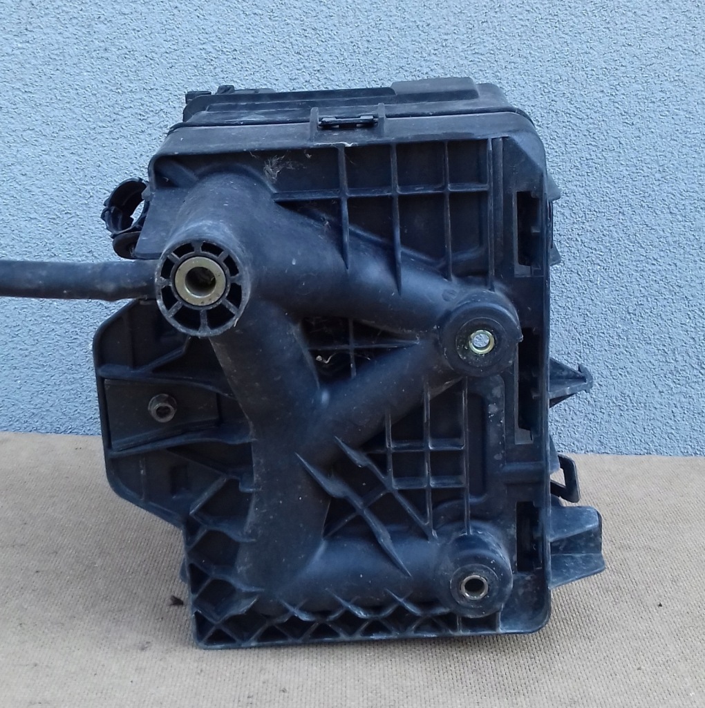 Основание коробка аккумулятор 6q0915419g vw seat Недорого