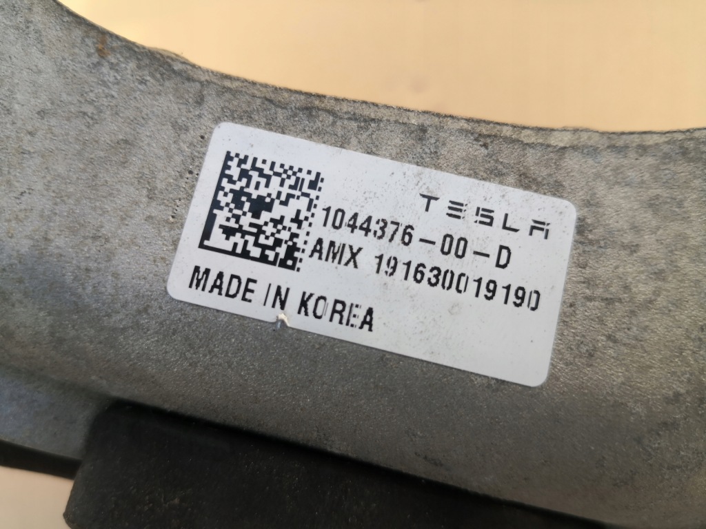 Tesla 3 кронштейн амортизатора правий перед Ціна