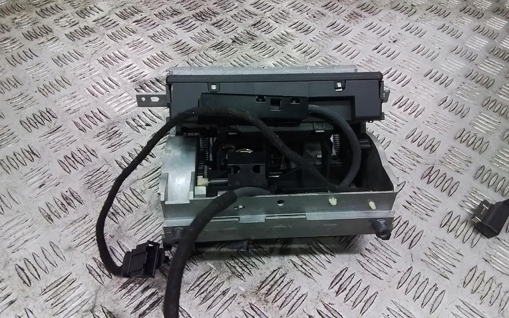 фото №3, Audi a8 d3 дисплей radia/winda 4e0857237