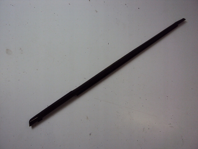 фото №1, Молдинг уплотнитель правый перед infiniti fx45 05 r