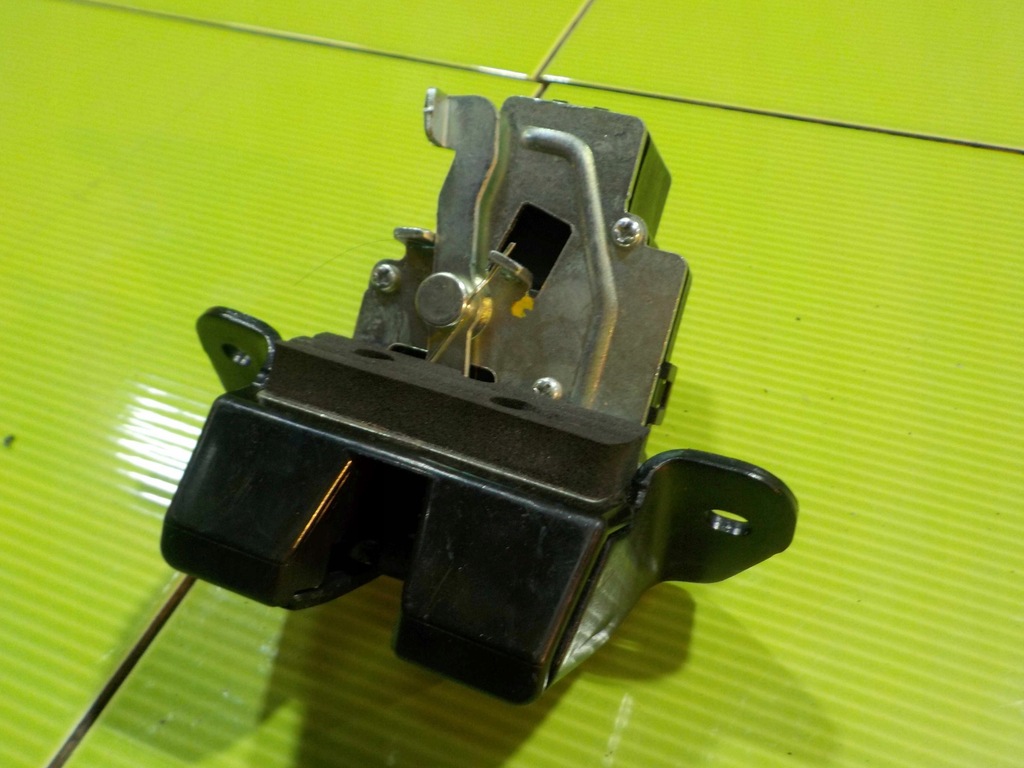 фото №5, Hyundai ix35 i 13r 5d замок крышки задняя 81230-2s000