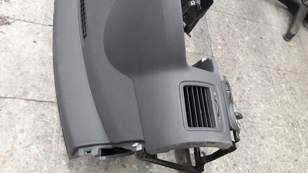 фото №10, Консоль панель приладів golf v