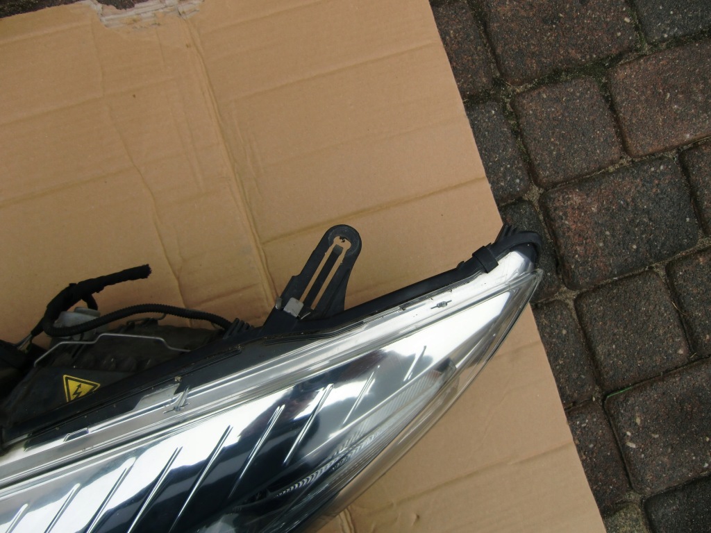 Фара левая кронштейн  led renault megane 3 рестайлинг  ксенон хорошее состояние Оригинал