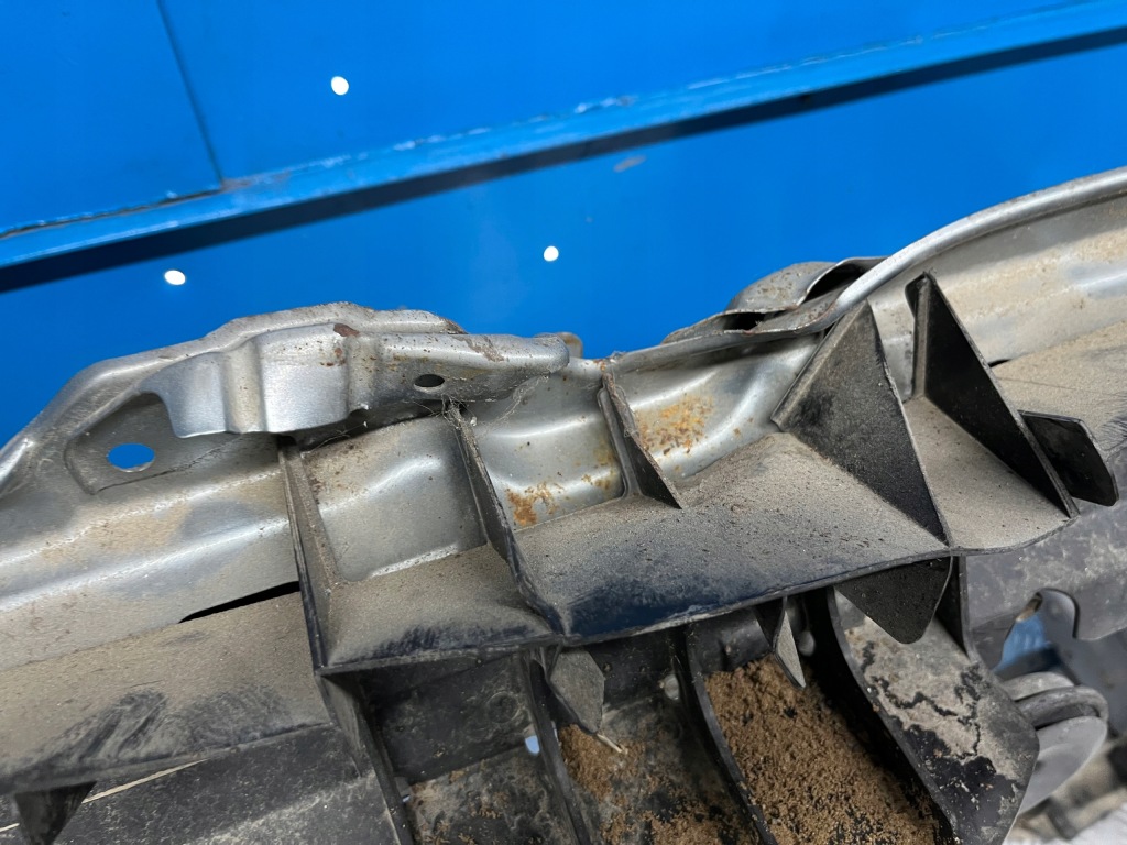 фото №7, Toyota yaris ii pas передний усилитель передний