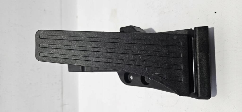 фото №1, Педаль газу mercedes w223 a2233000400 оригінал