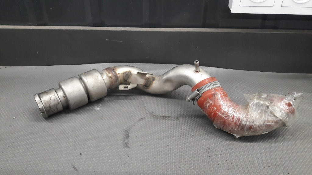 Купить Ah22-9f788-be пабтрубок  труба интеркулер range rover sp