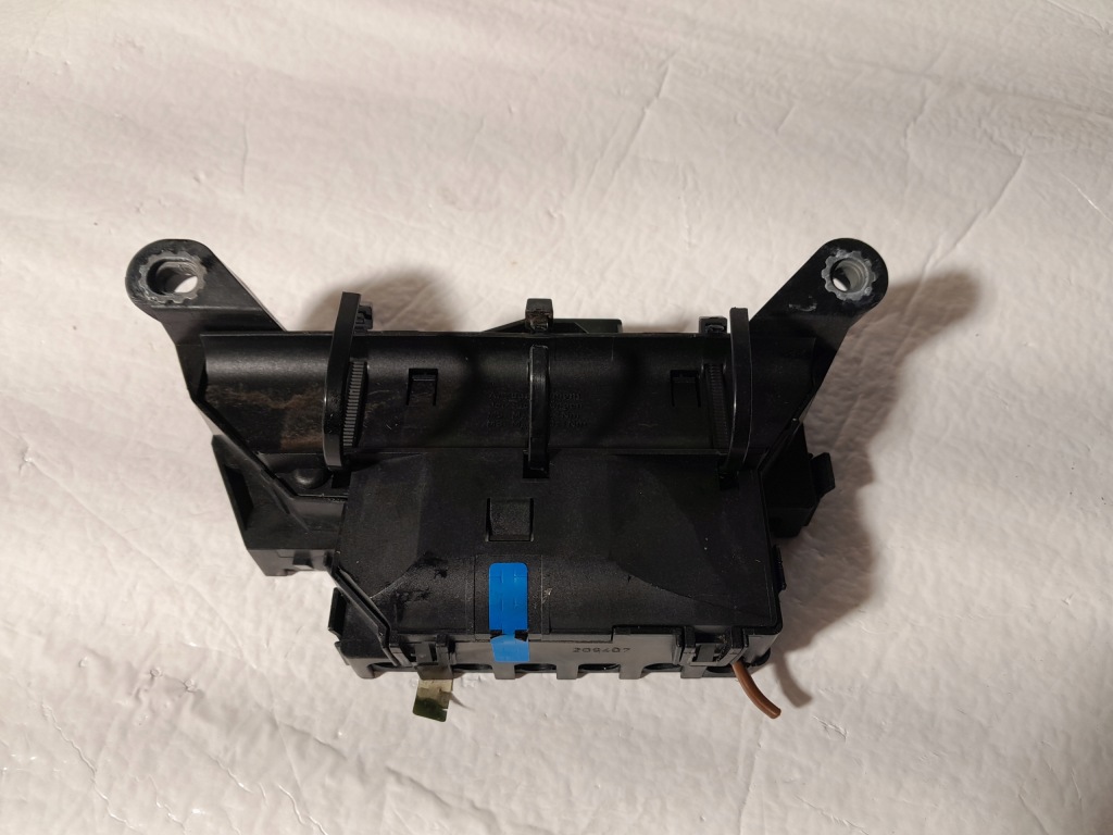 Купить Mercedes sl500 r230 коробка предохранителей a2305450801