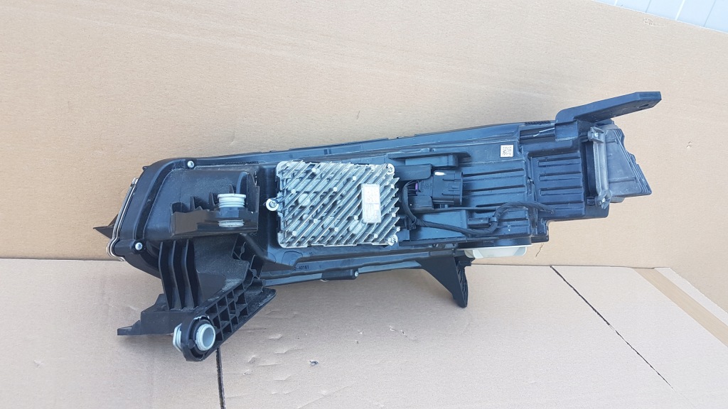 Купити Лампа перед права mg marvel r ev full led 21-