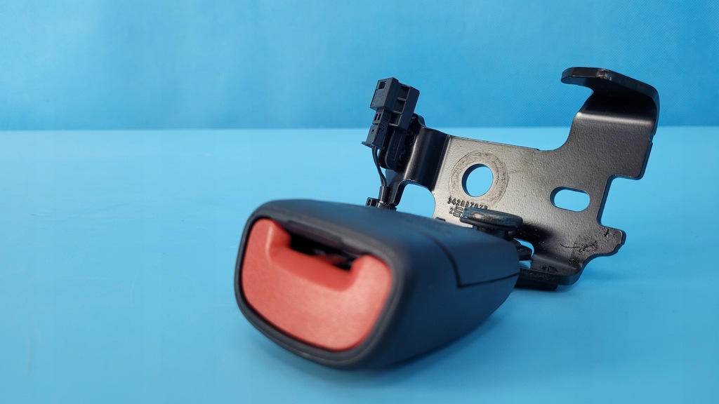 фото №13, Mercedes w206 клипса поперечина безопасности задняя a2068605700