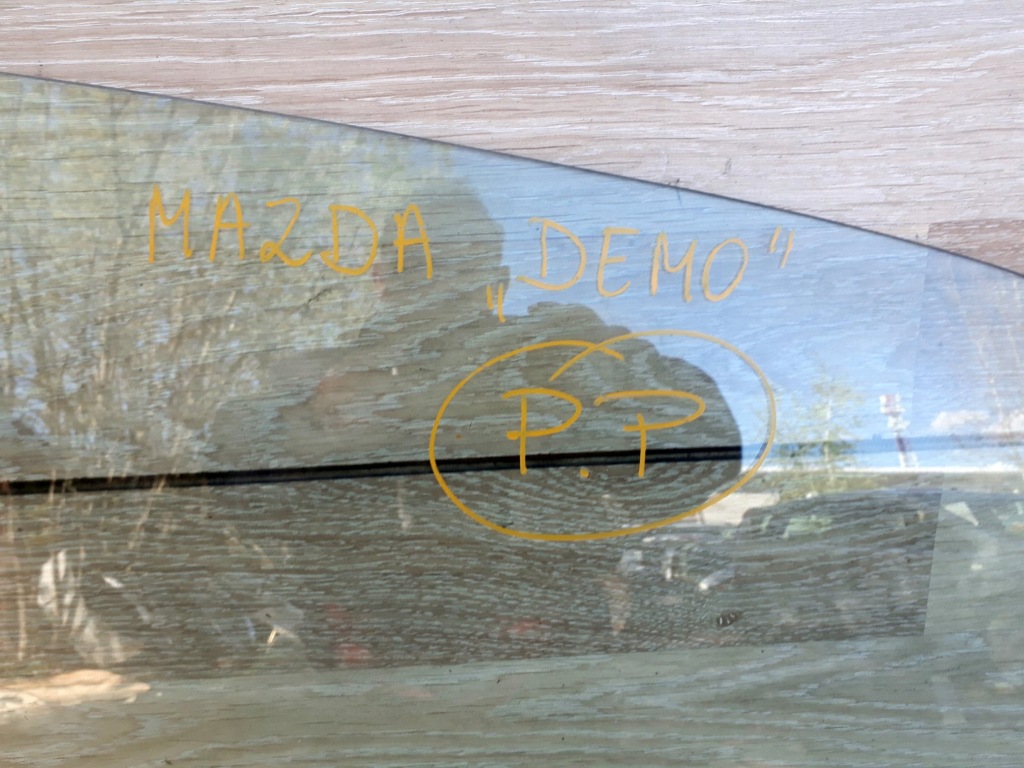 фото №2, Mazda demio стекло боковая дверь правый перед оригинал