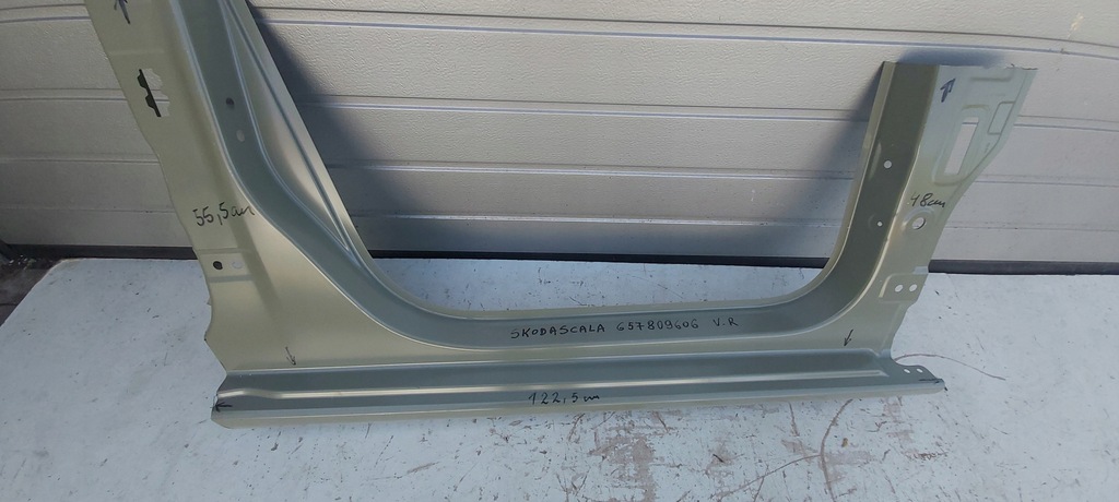 фото №1, Skoda scala 657809606 блок двигателя порог правый перед