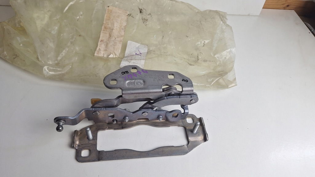 фото №1, Mercedes w207 w212 петля капот петли 2048800228